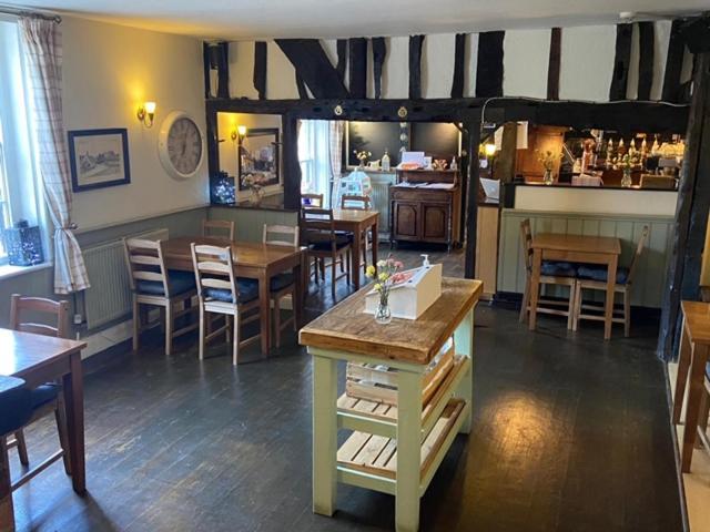 Hotel The White Hart à Newenden Extérieur photo